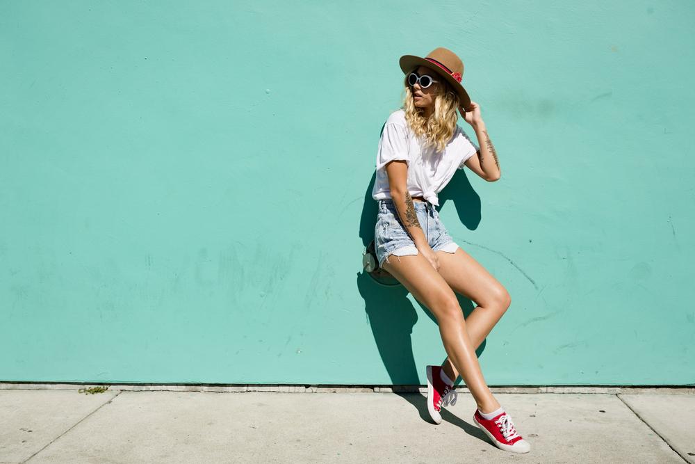 6 Stylish Denim Shorts Outfits