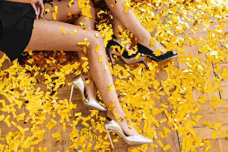 10 Stunning Gold Kitten Heels Outfit Ideas for Ladies {2024}