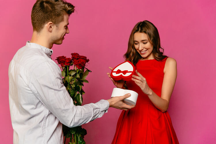Ideas for Valentine Gifts in 2024: Unwrapping Joy and Delight