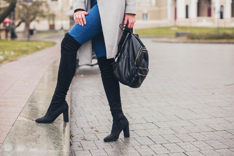 How to Style Kitten Heel Boots: 10 Slimming & Stylish Outfits for Ladies